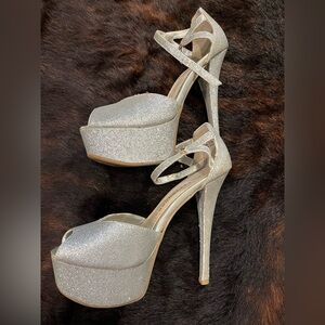 Chinese Laundry glam rock Silver Glitter Platform Heels
